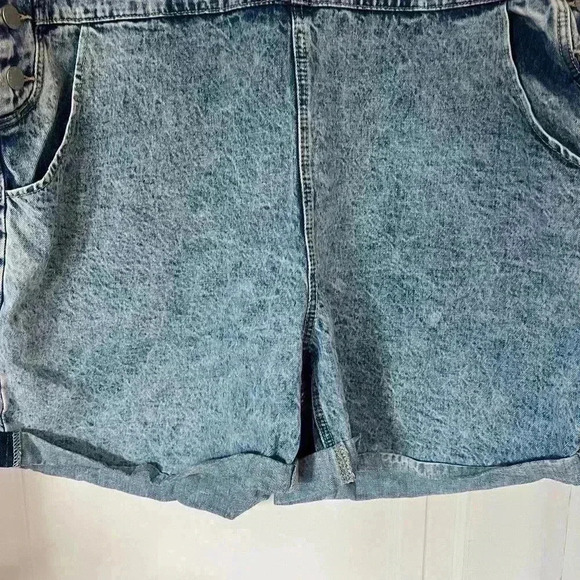 Like New! City Chic Medium Wash Jean Denim Overalls 18 Plus Size Summer Shorts - Picture 3 of 9